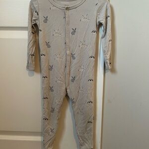 Kyte baby romper light grey bunny rabbit pattern 18-24